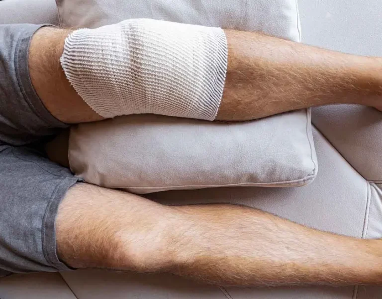 When a Twist Turns Serious Knee Injuries at Work and Knowing When to Call a Lawyer
