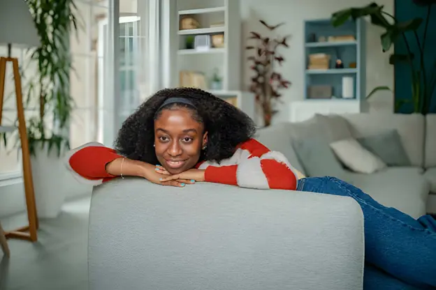 How You Can Maintain Kinky Hair Extensions at Home Without Losing Softness or Volume